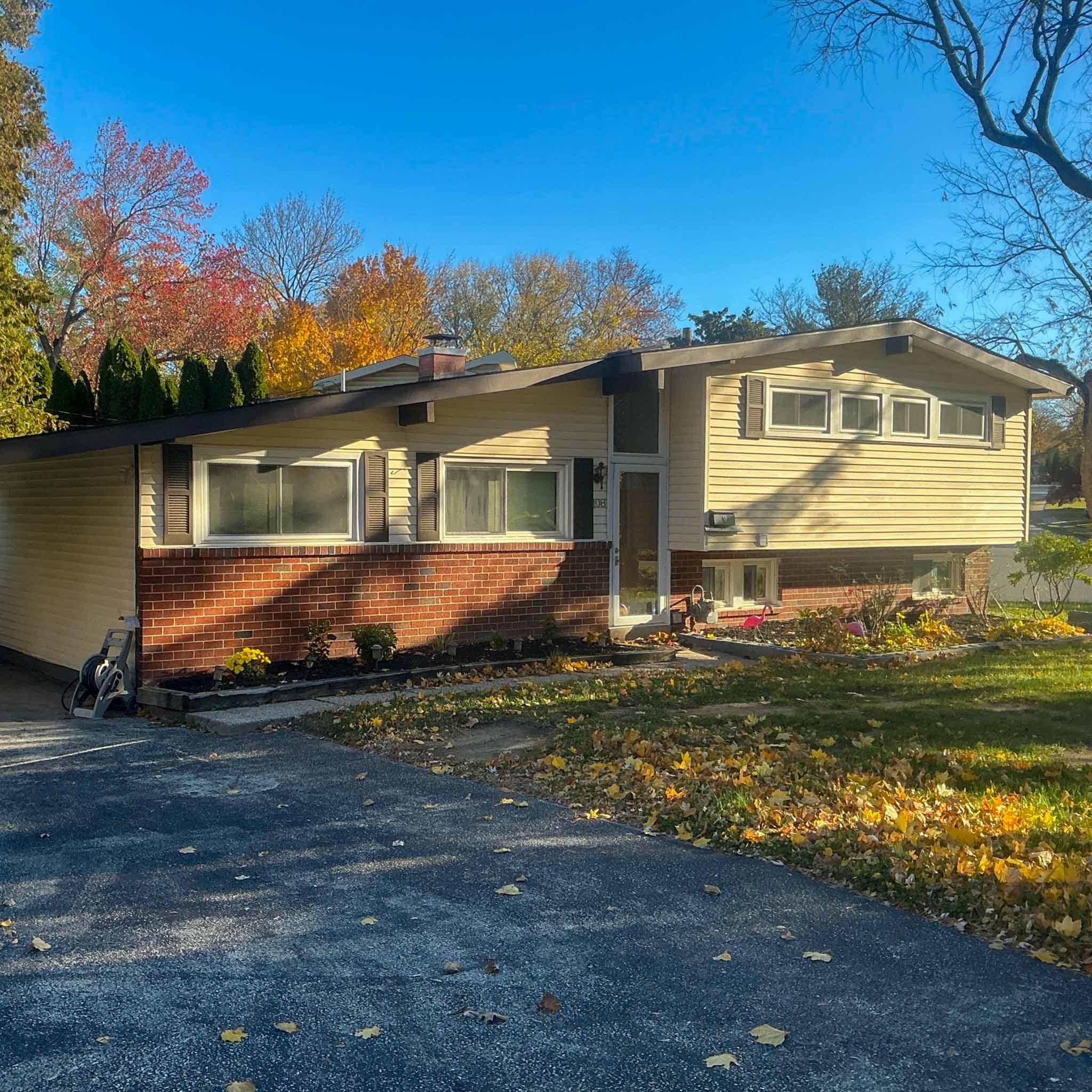 Mid-century split-level home in King of Prussia, PA with siding over a brick lower level, inspected by ValueGuard home inspectors